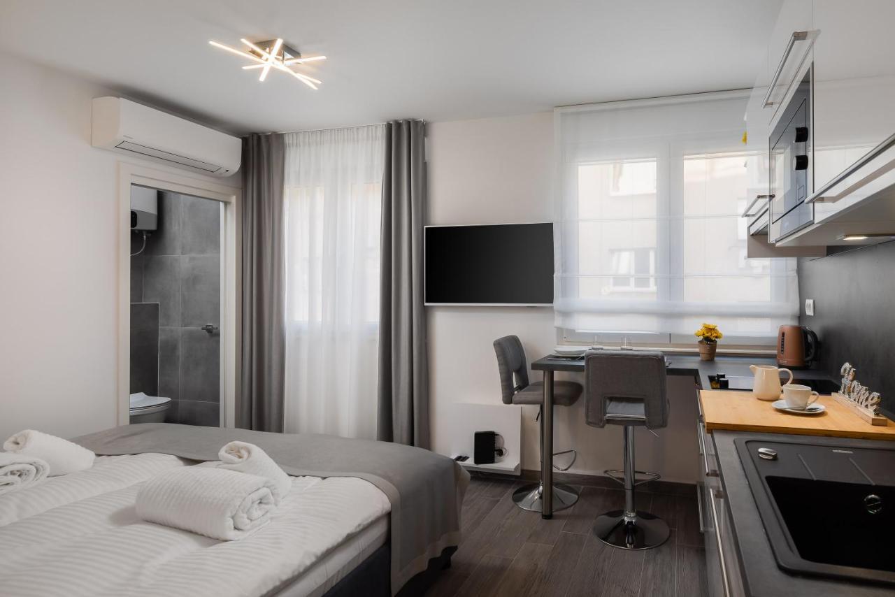 Luxury Studios & Room Five Split Exterior foto