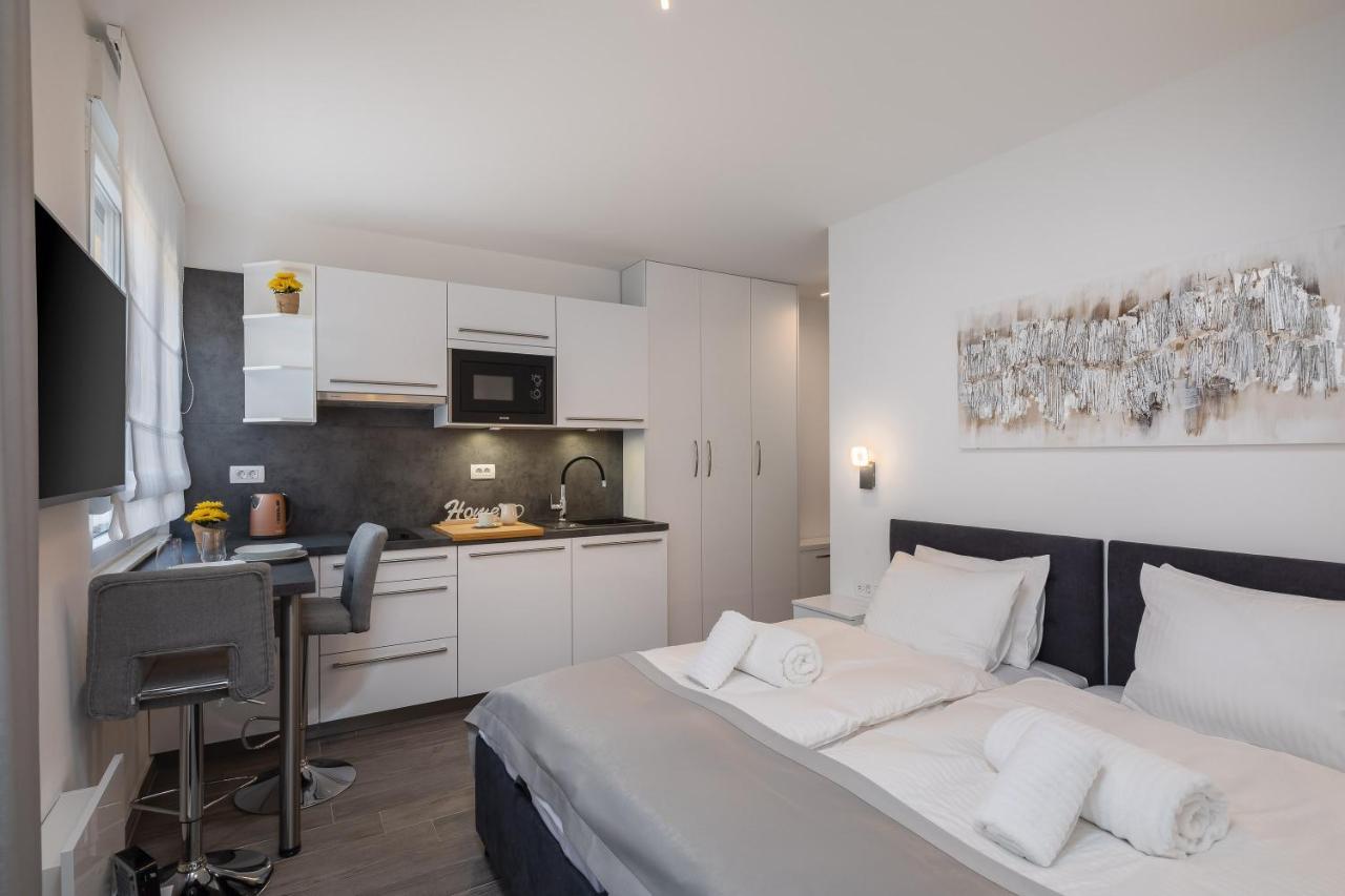 Luxury Studios & Room Five Split Exterior foto
