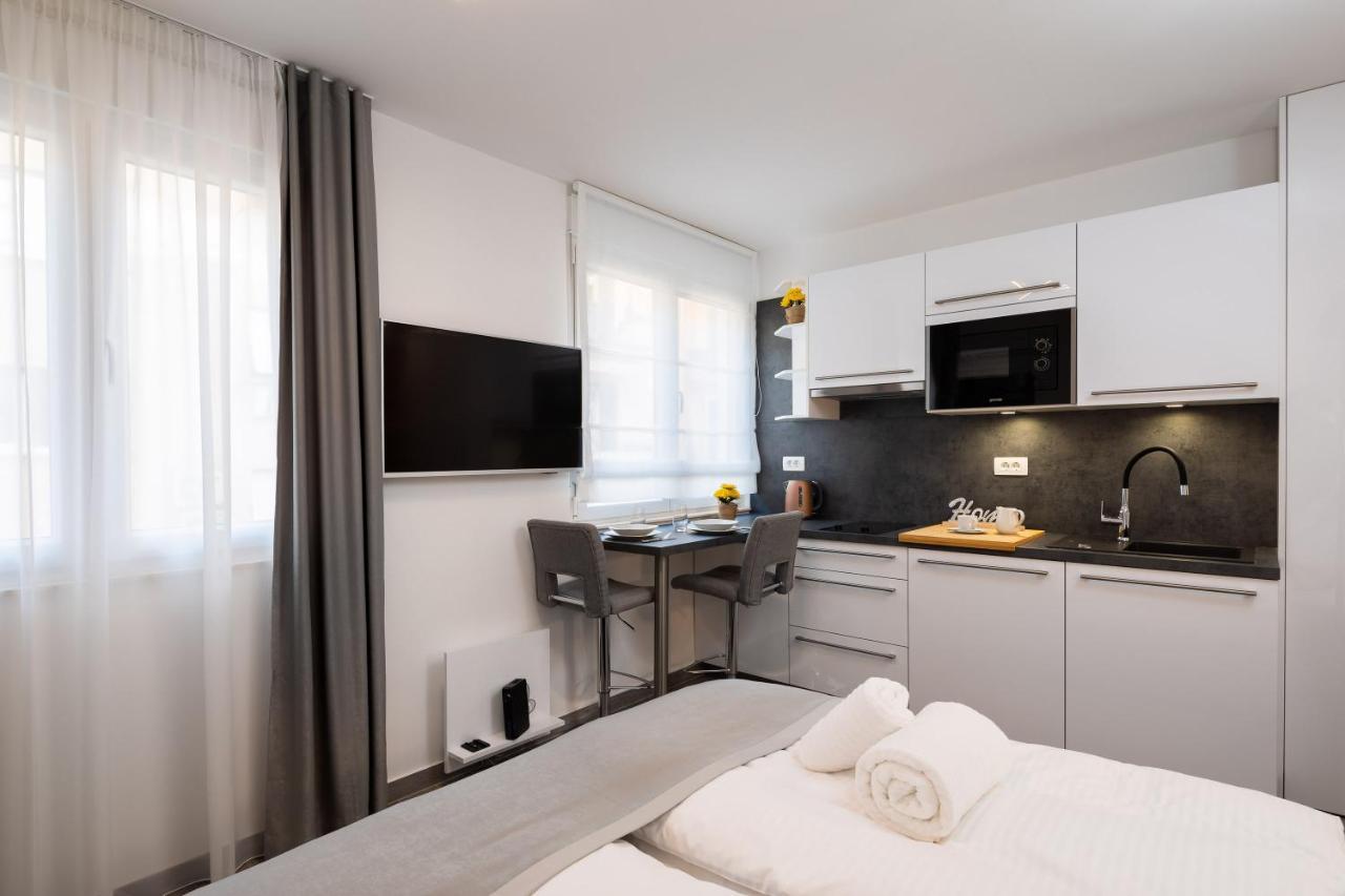 Luxury Studios & Room Five Split Exterior foto